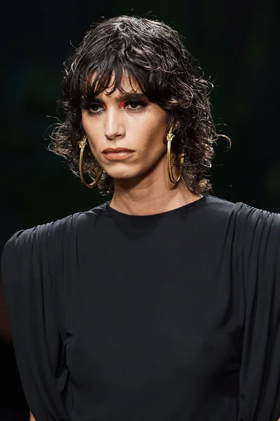 Look 28